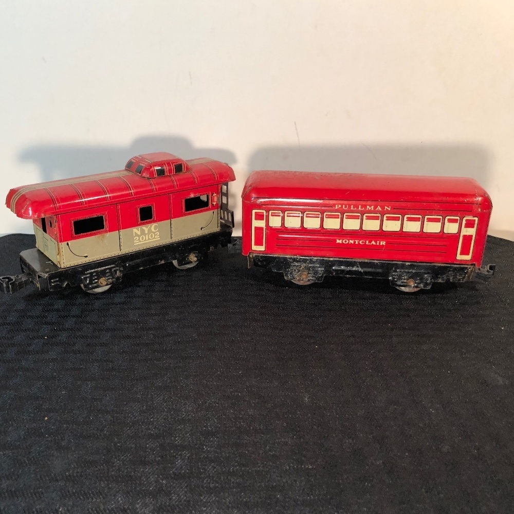 Set of 2 Marx Tin litho O gauge Pre war Train cars passenger and caboose